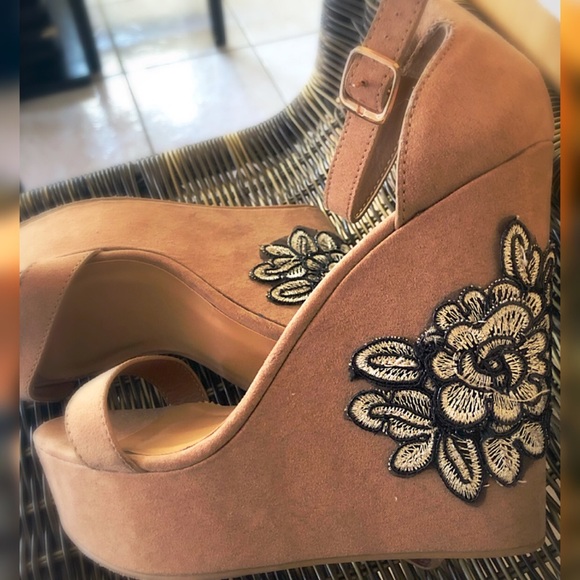 Boho Lily Platforms - Picture 4 of 8